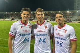 Rayan Stoll, Maxime Dubosson et Adrien Llukes, les trois jeunes qui ont vécu leurs premières minutes en Super League avec le FC Sion le 22 mai 2025